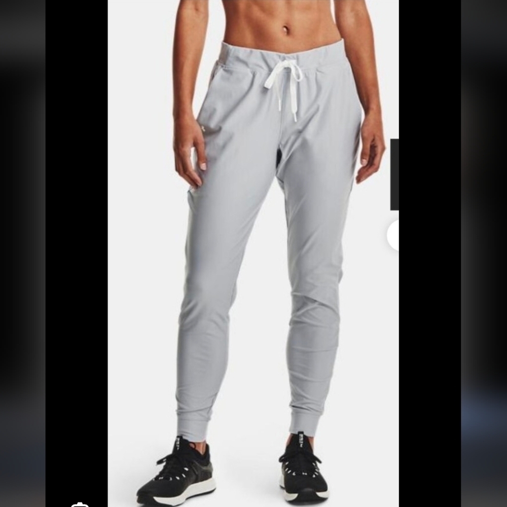 Under Armour Women's Light Gray Joggers..size:XL